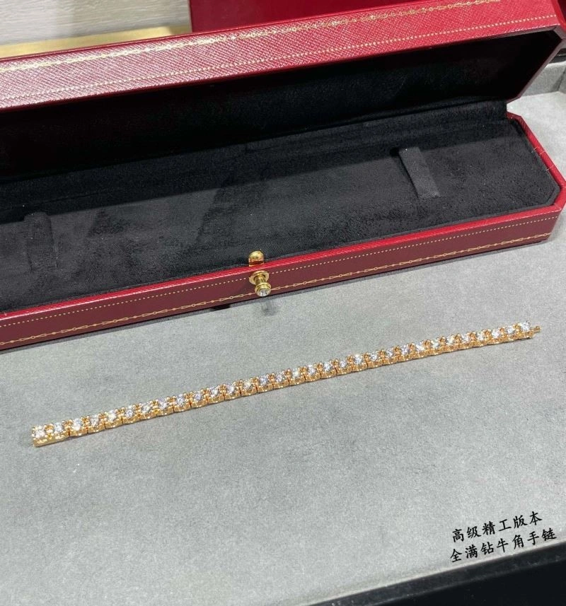 Cartier Bracelets Stylish 217351