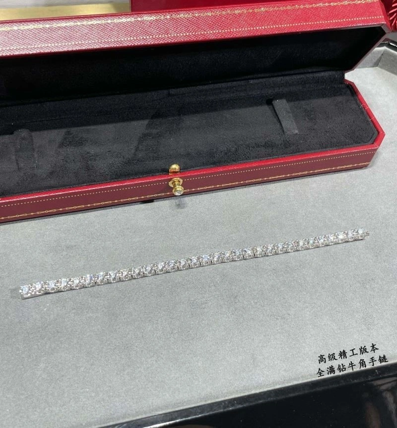 Cartier Bracelets Stylish 217351