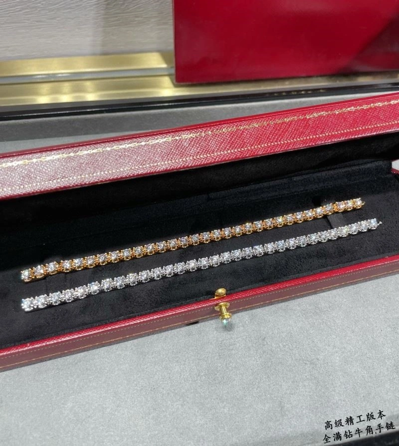 Cartier Bracelets Stylish 217351