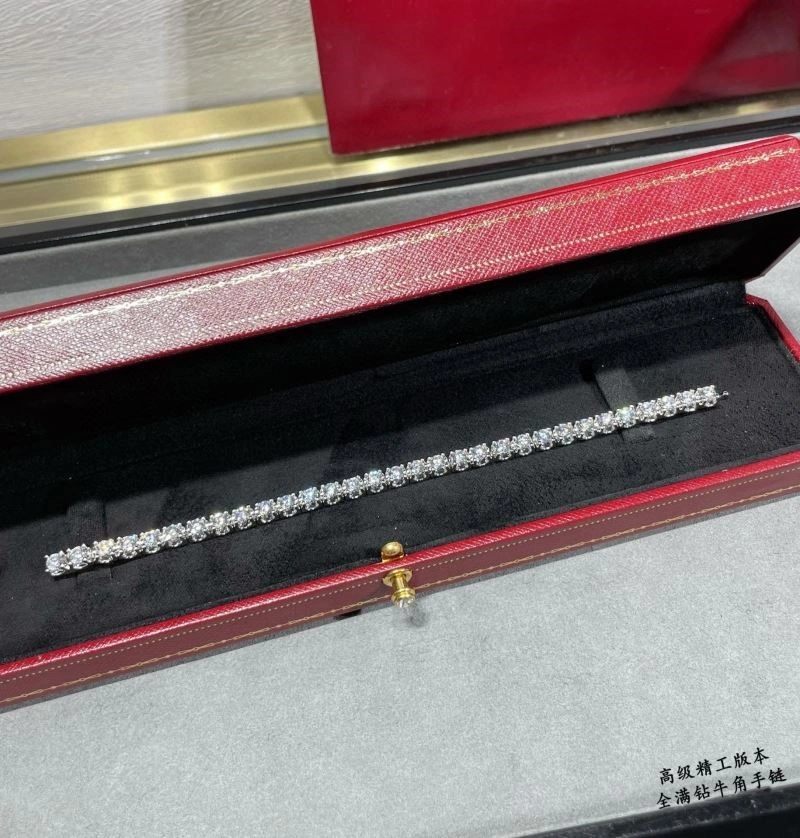 Cartier Bracelets Stylish 217351