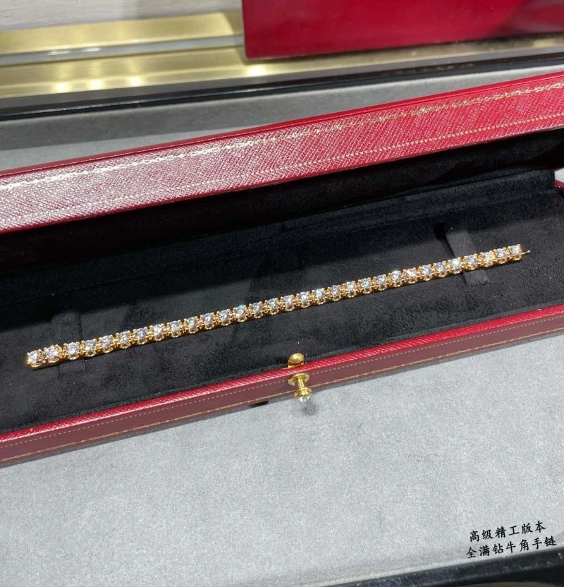 Cartier Bracelets Stylish 217351