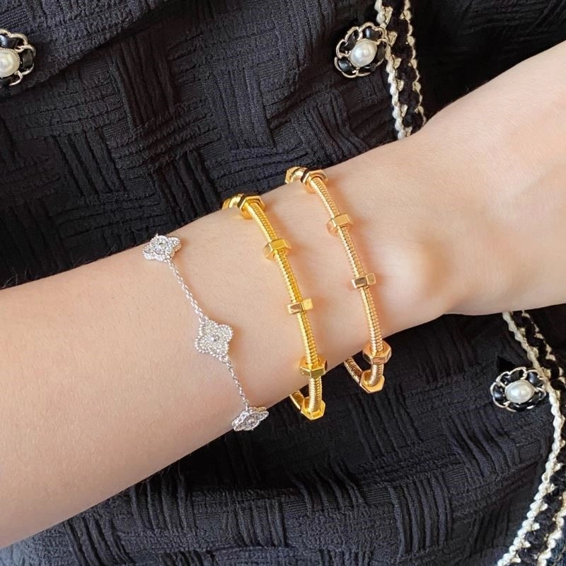 Casual Cartier Bracelets 217121