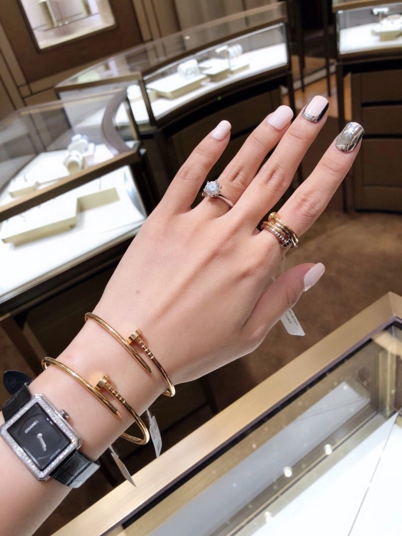 Stylish Cartier Bracelets 217034