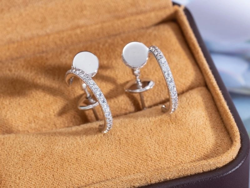 Trendsetting Cartier Earrings 217794
