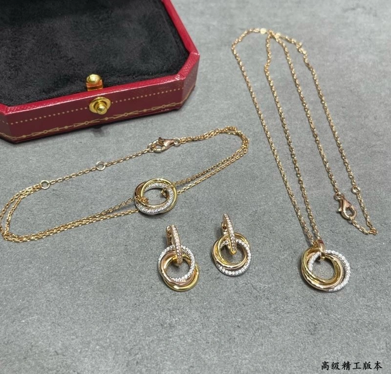 Cartier Earrings Effortless 217344