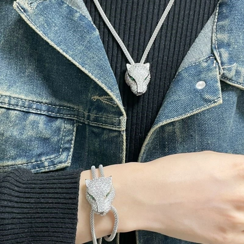 Seasonal Cartier Necklaces 217277