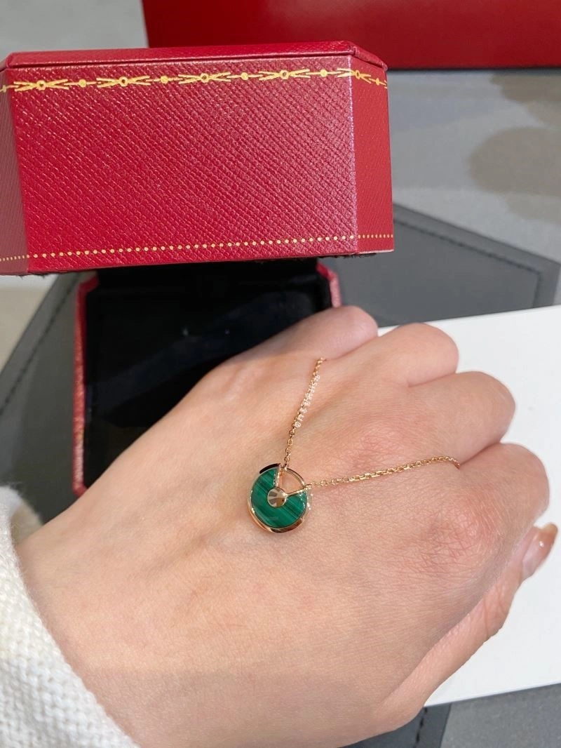 Neat Cartier Necklaces 217270