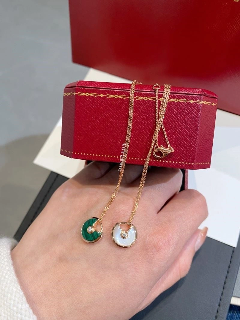 Neat Cartier Necklaces 217270