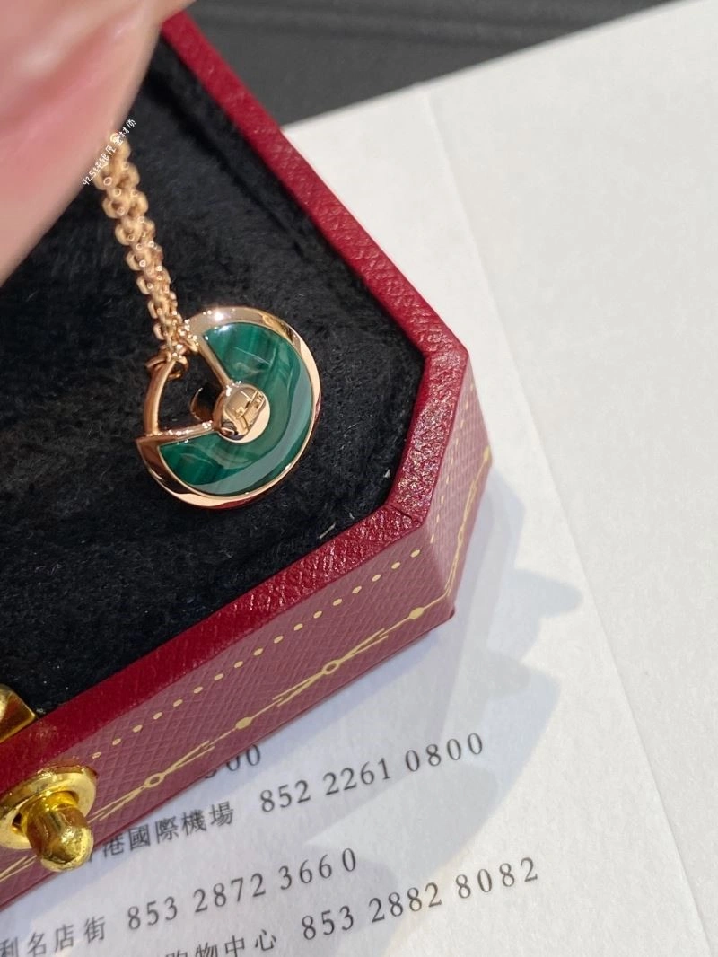 Neat Cartier Necklaces 217270