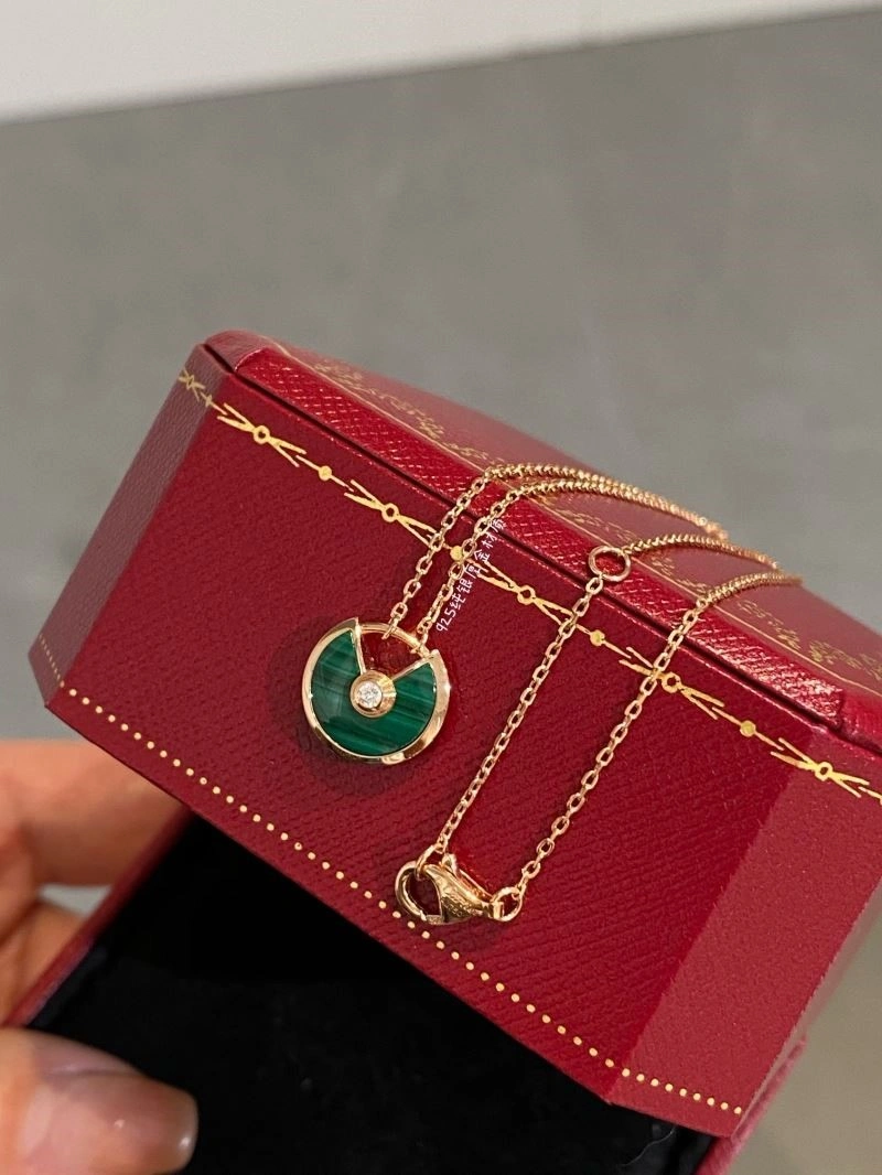 Neat Cartier Necklaces 217270
