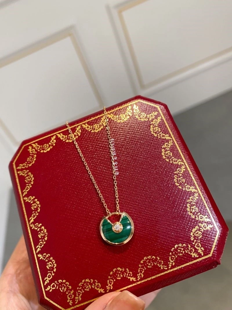 Neat Cartier Necklaces 217270