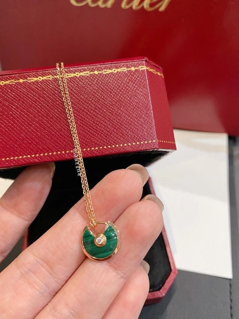 Neat Cartier Necklaces 217270