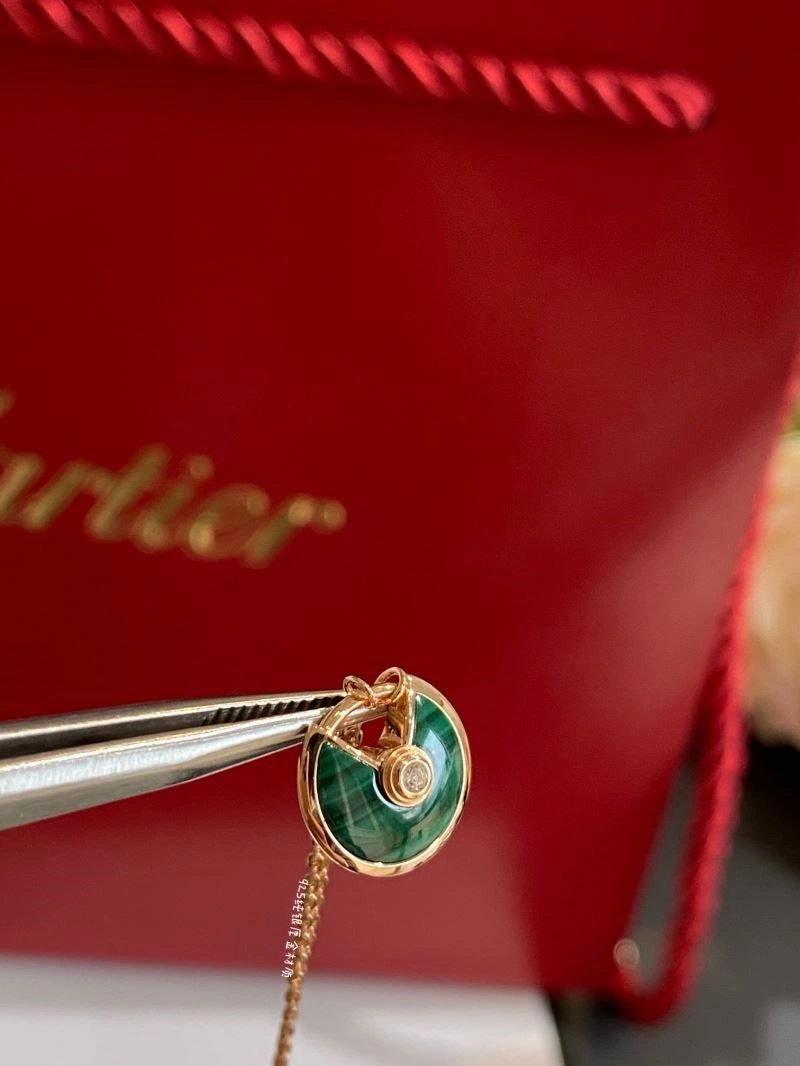Neat Cartier Necklaces 217270