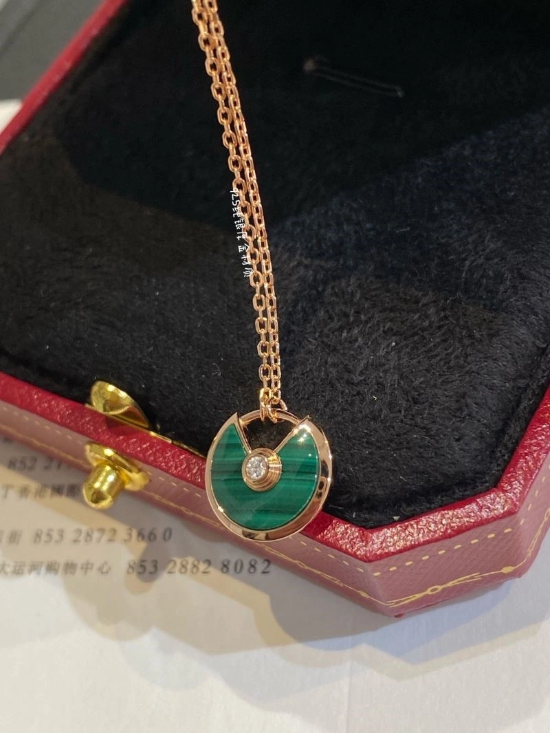 Neat Cartier Necklaces 217270