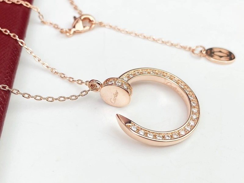 Sleek Cartier Necklaces 216977