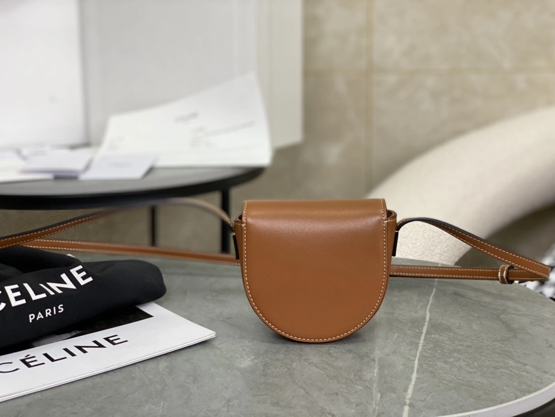 Bold Celine Besace Bags 94685