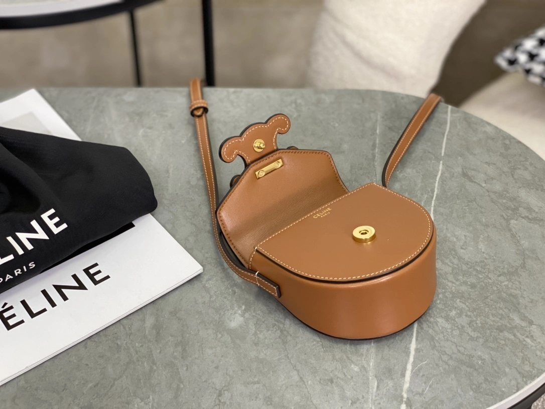 Bold Celine Besace Bags 94685