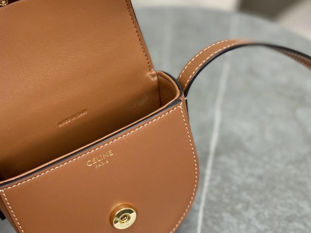 Bold Celine Besace Bags 94685