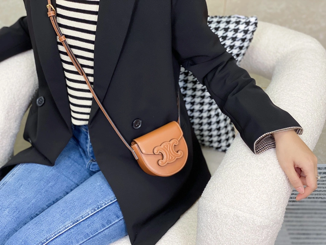 Bold Celine Besace Bags 94685