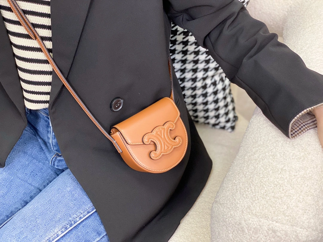 Bold Celine Besace Bags 94685