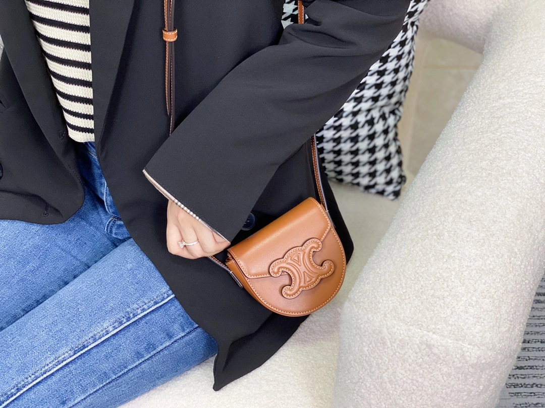 Bold Celine Besace Bags 94685