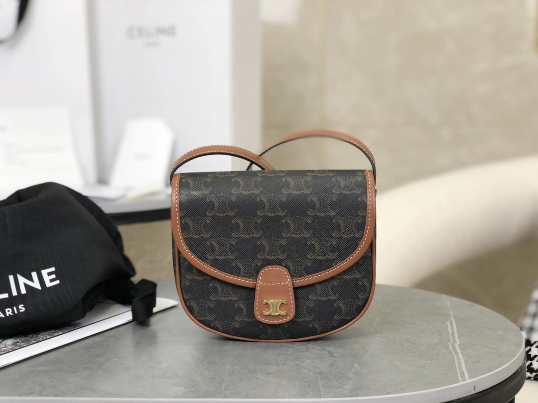 Vibrant Celine Besace Bags 94639