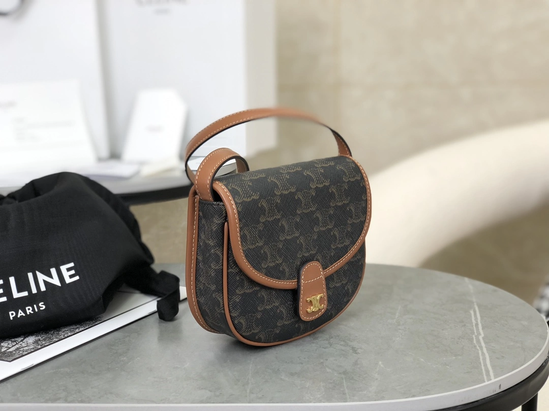 Vibrant Celine Besace Bags 94639