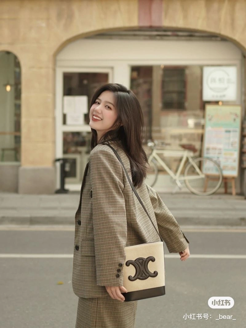 Effortless Celine Bucket Bags 60582