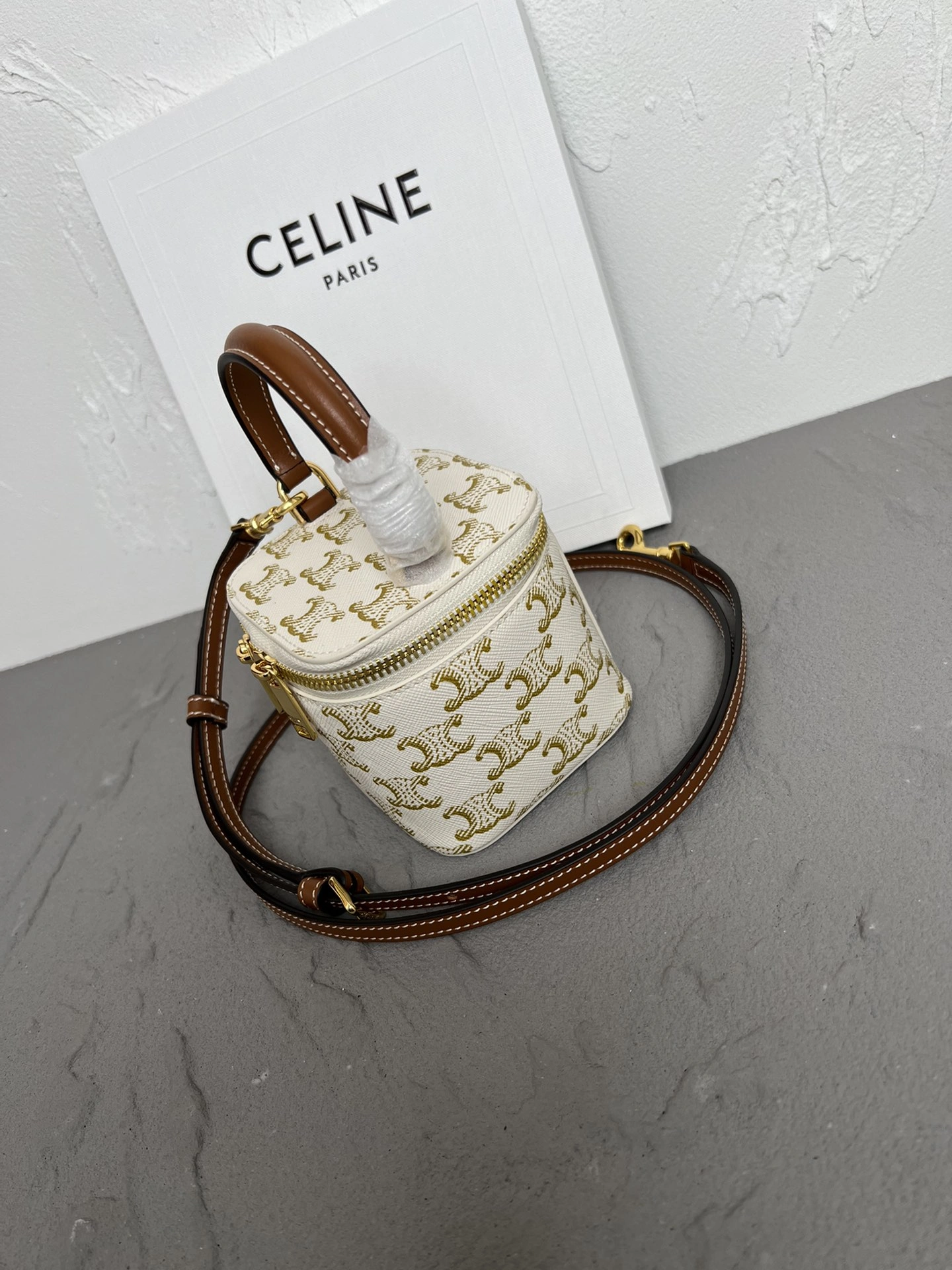 Celine Bucket Bags ModernLook 78512