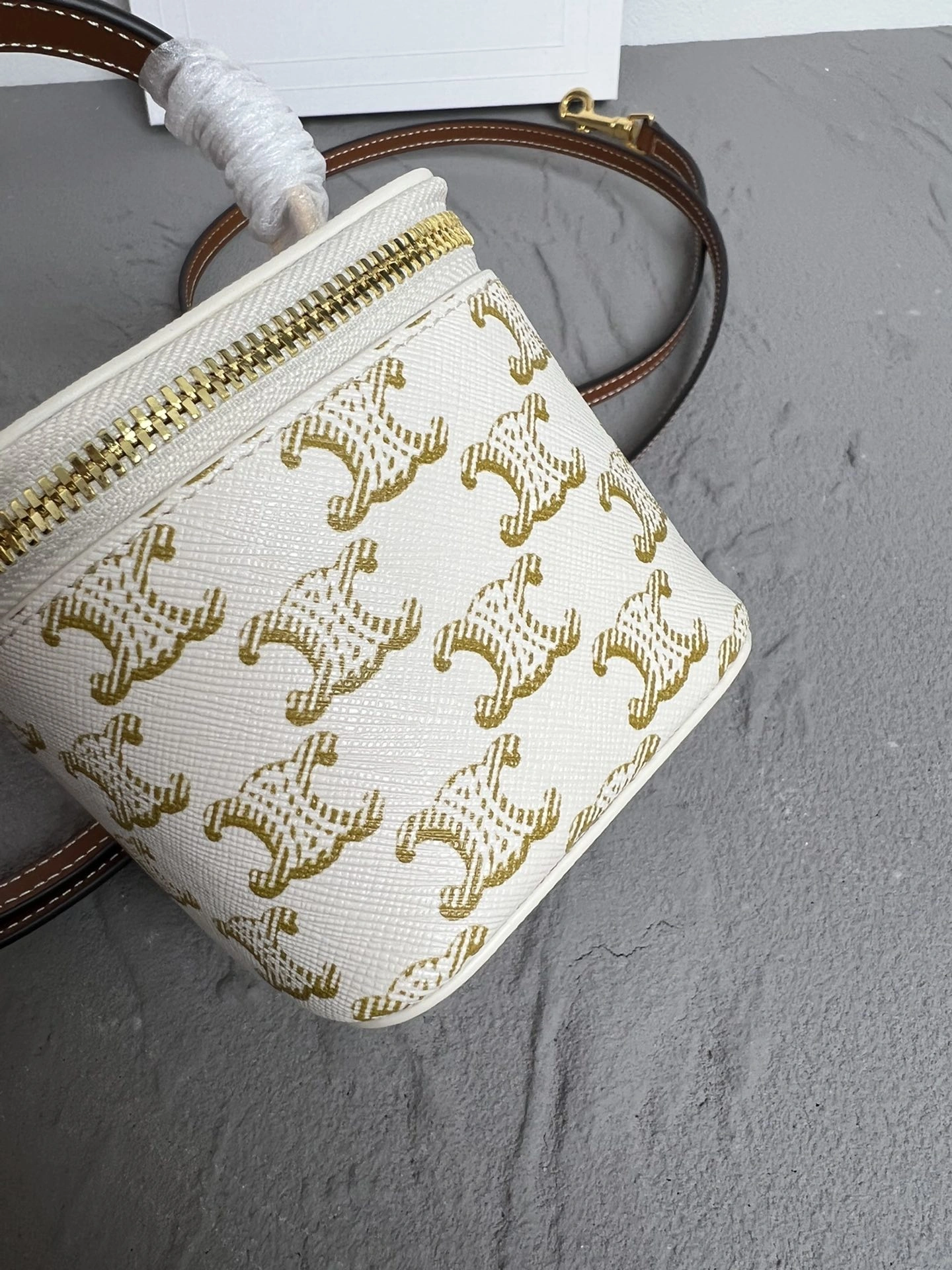 Celine Bucket Bags ModernLook 78512