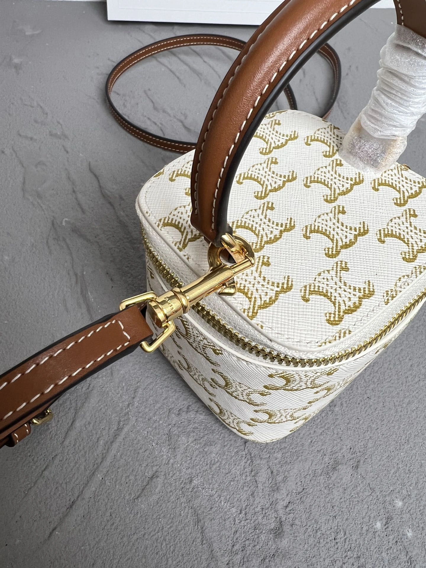 Celine Bucket Bags ModernLook 78512