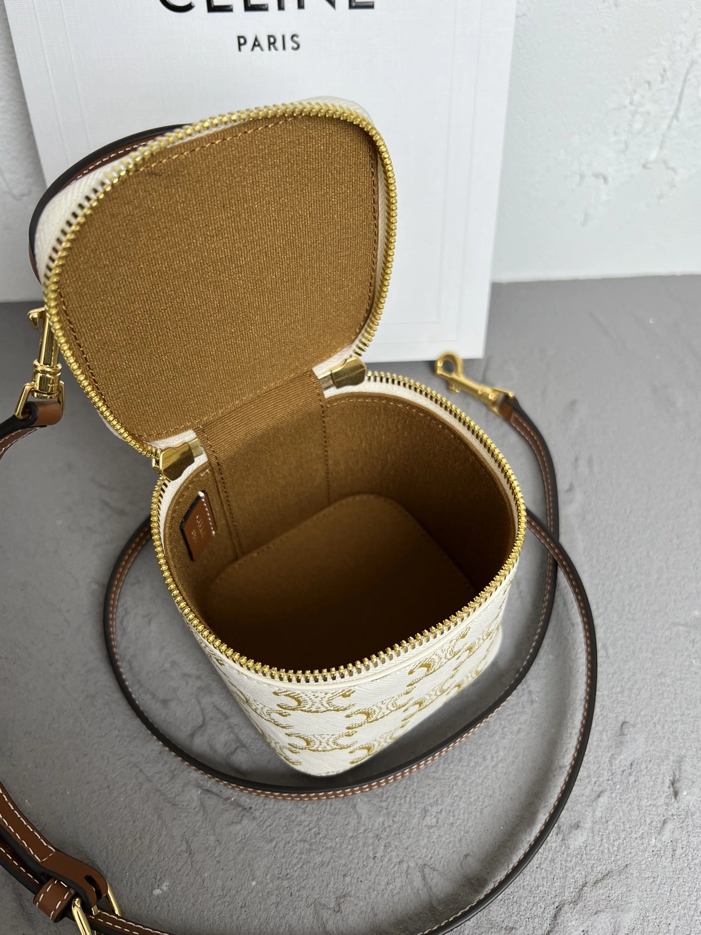 Celine Bucket Bags ModernLook 78512