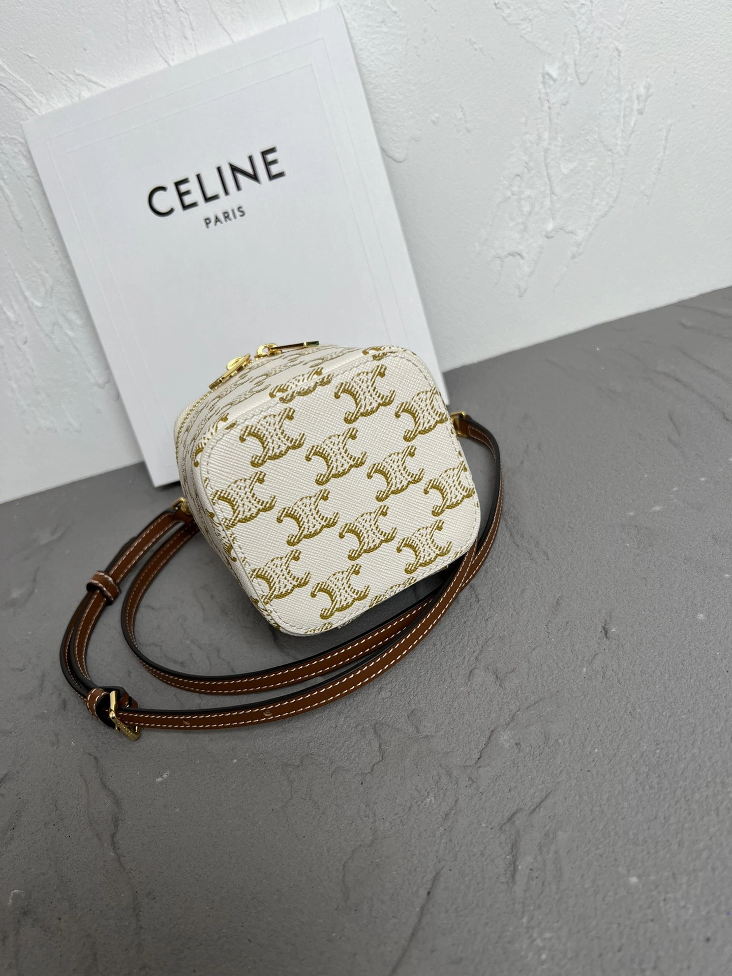 Celine Bucket Bags ModernLook 78512