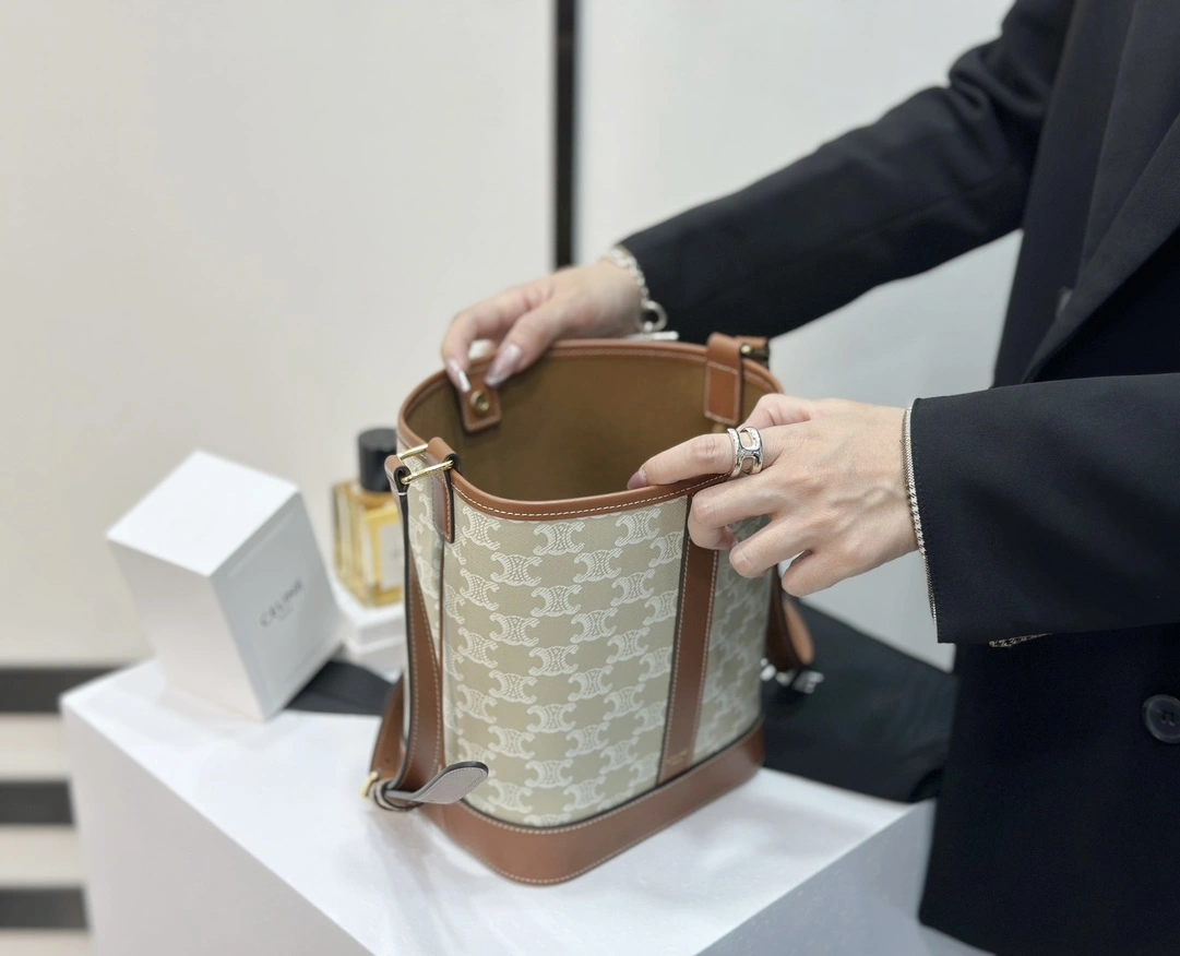 Breathable Celine Bucket Bags 94646