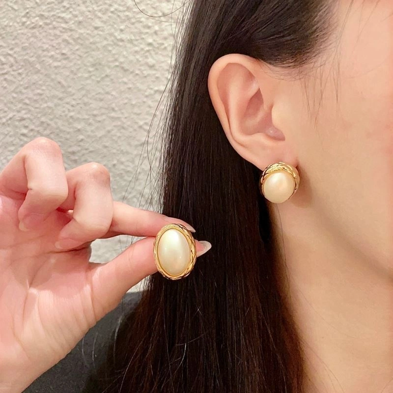 Celine Earrings Timeless 218636