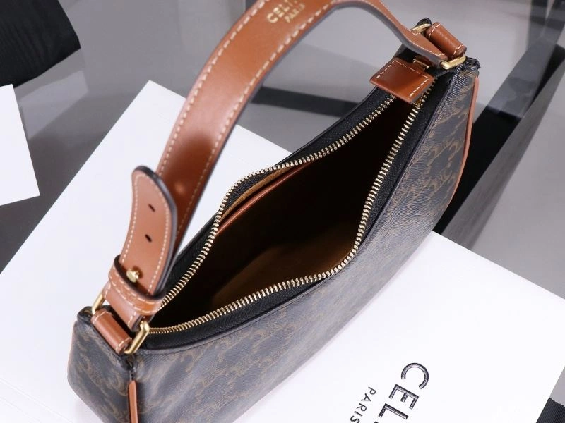 Effortless Celine Hobo Bags 77260