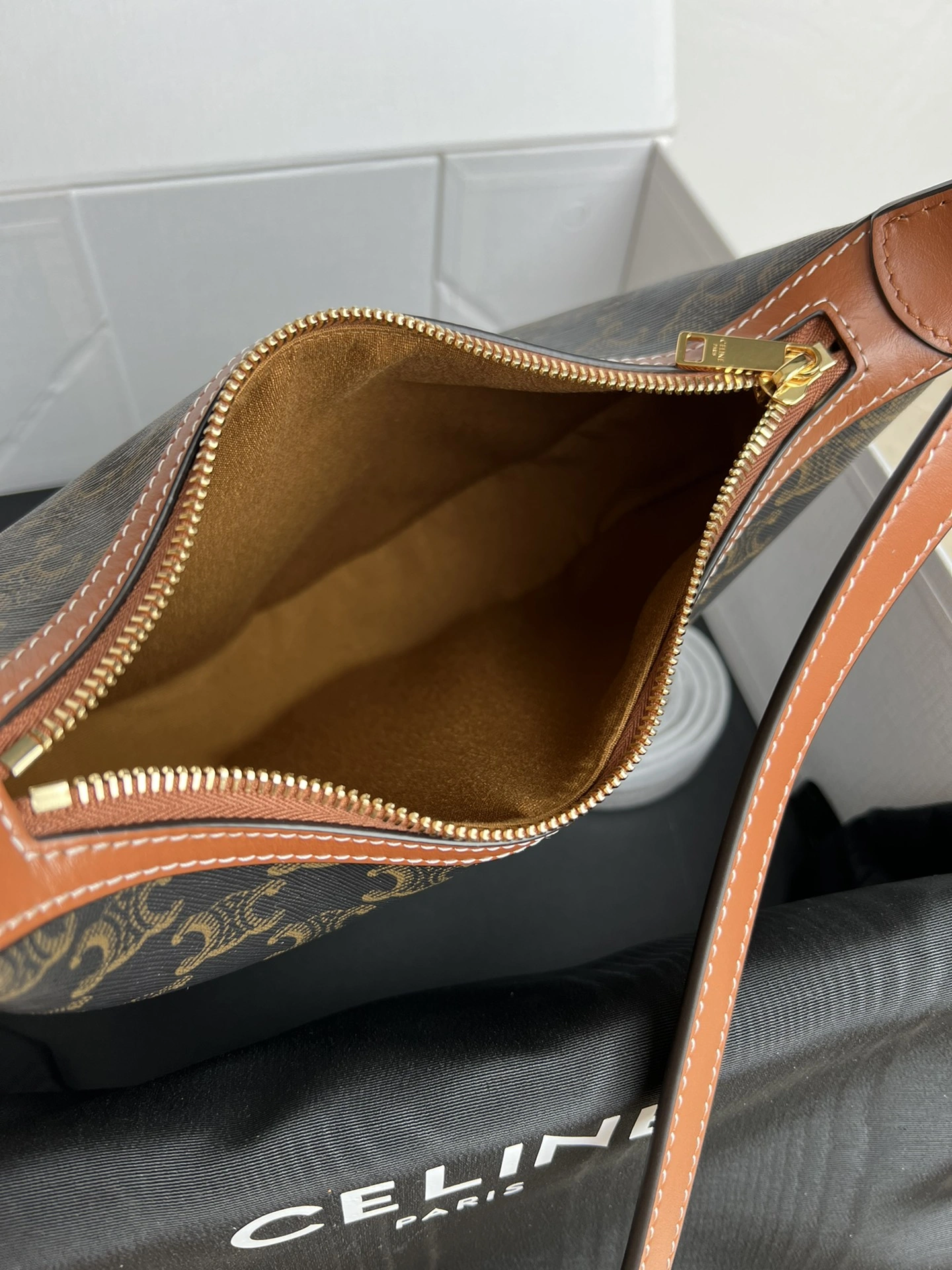 Attractive Celine Hobo Bags 71818