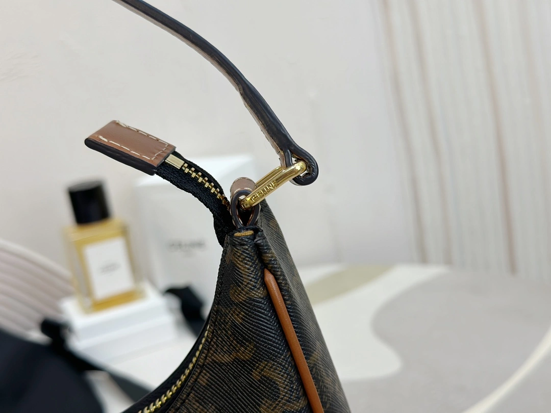 Celine Hobo Bags Youthful 94622