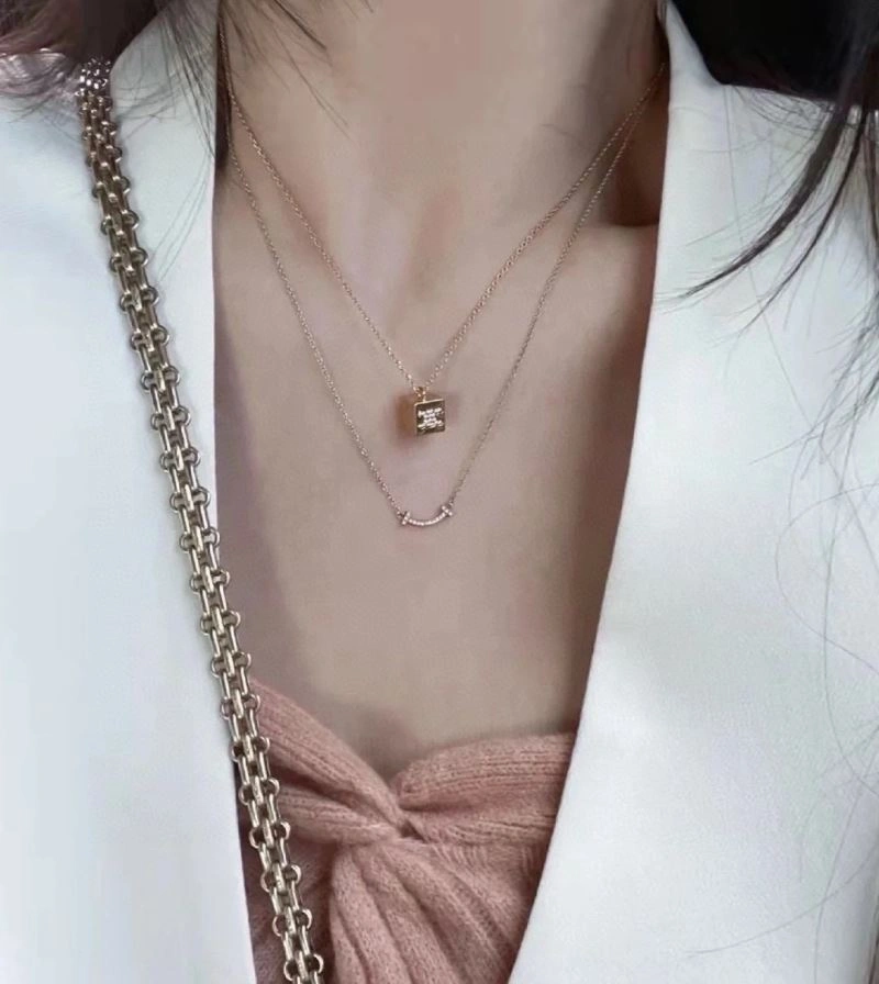 Celine Necklaces Affordable 218641