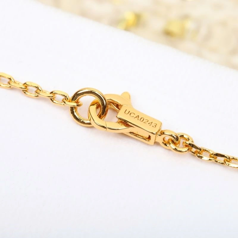Celine Necklaces Vibrant 218230