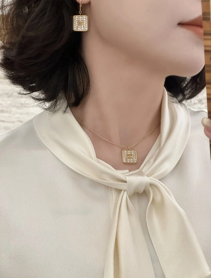 Lightweight Celine Necklaces 217968