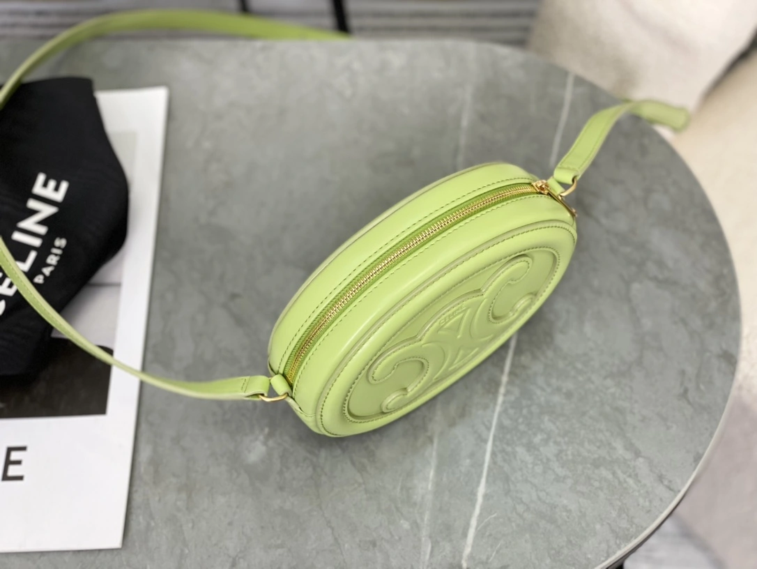 Celine Round Bags Breathable 94618