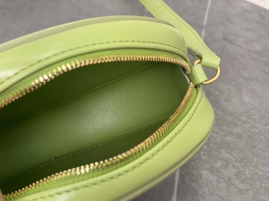 Celine Round Bags Breathable 94618