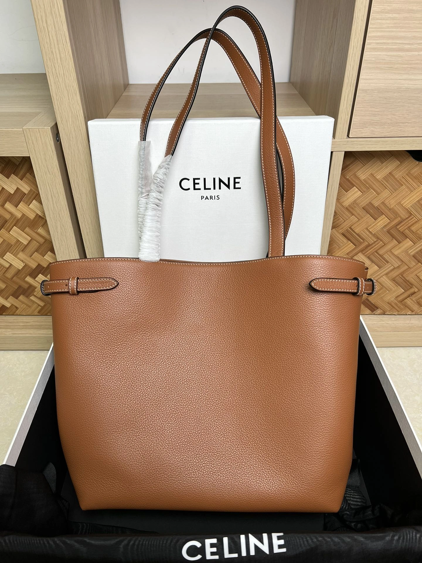 Trendsetting Celine Shopping Bags 73680