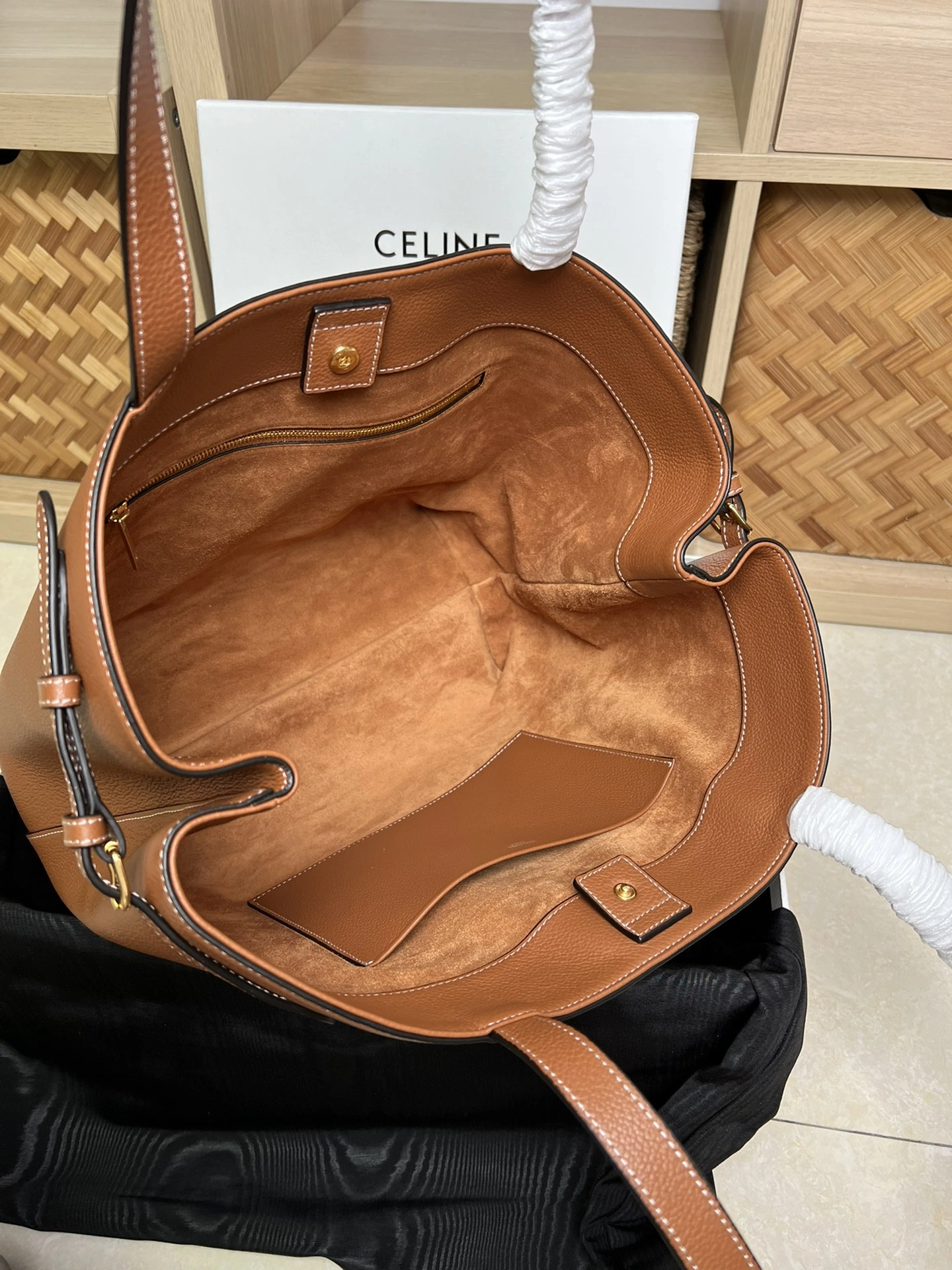 Trendsetting Celine Shopping Bags 73680