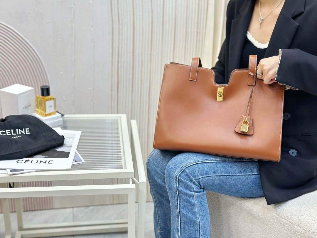 Celine Shopping Bags EyeCatching 94604