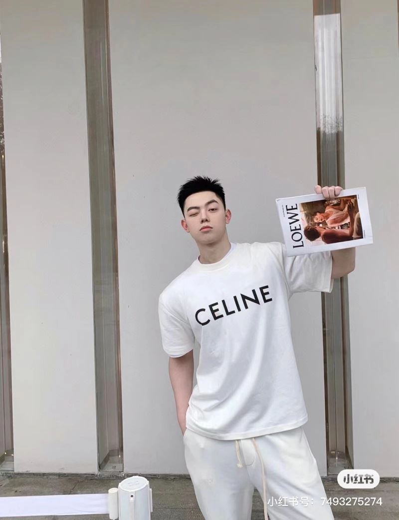 Celine T-Shirts Minimalist 107468