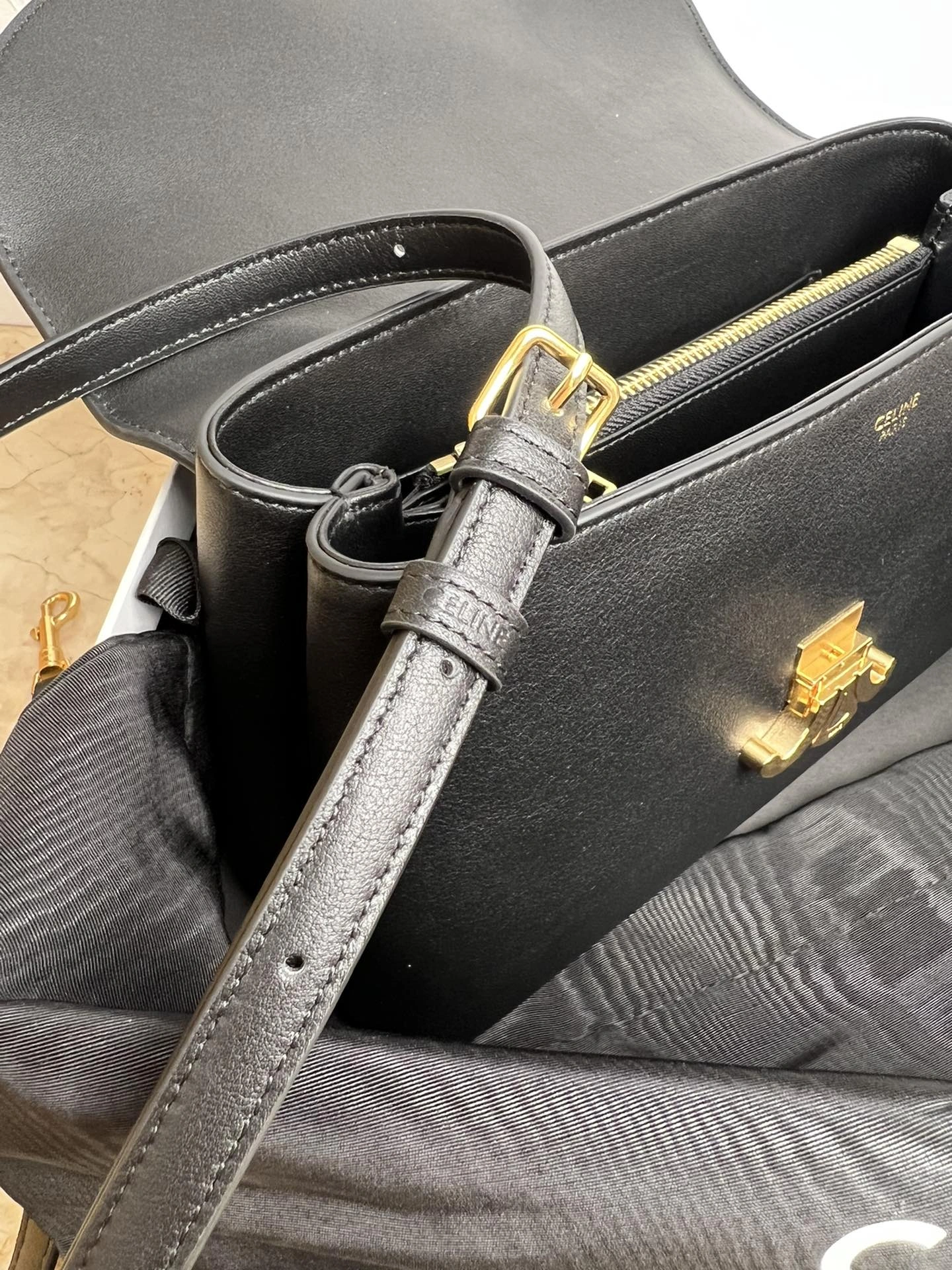 Unisex Celine Top Handle Bags 73707