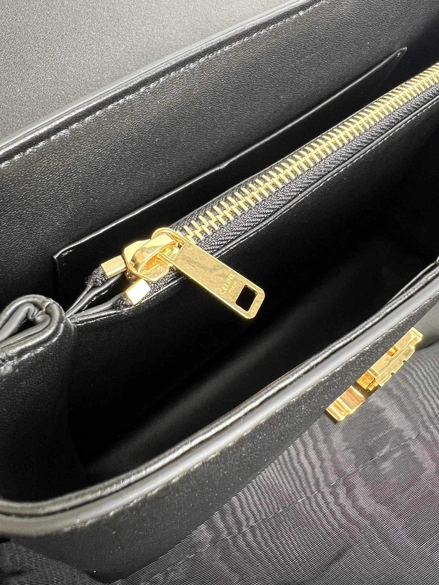 Unisex Celine Top Handle Bags 73707