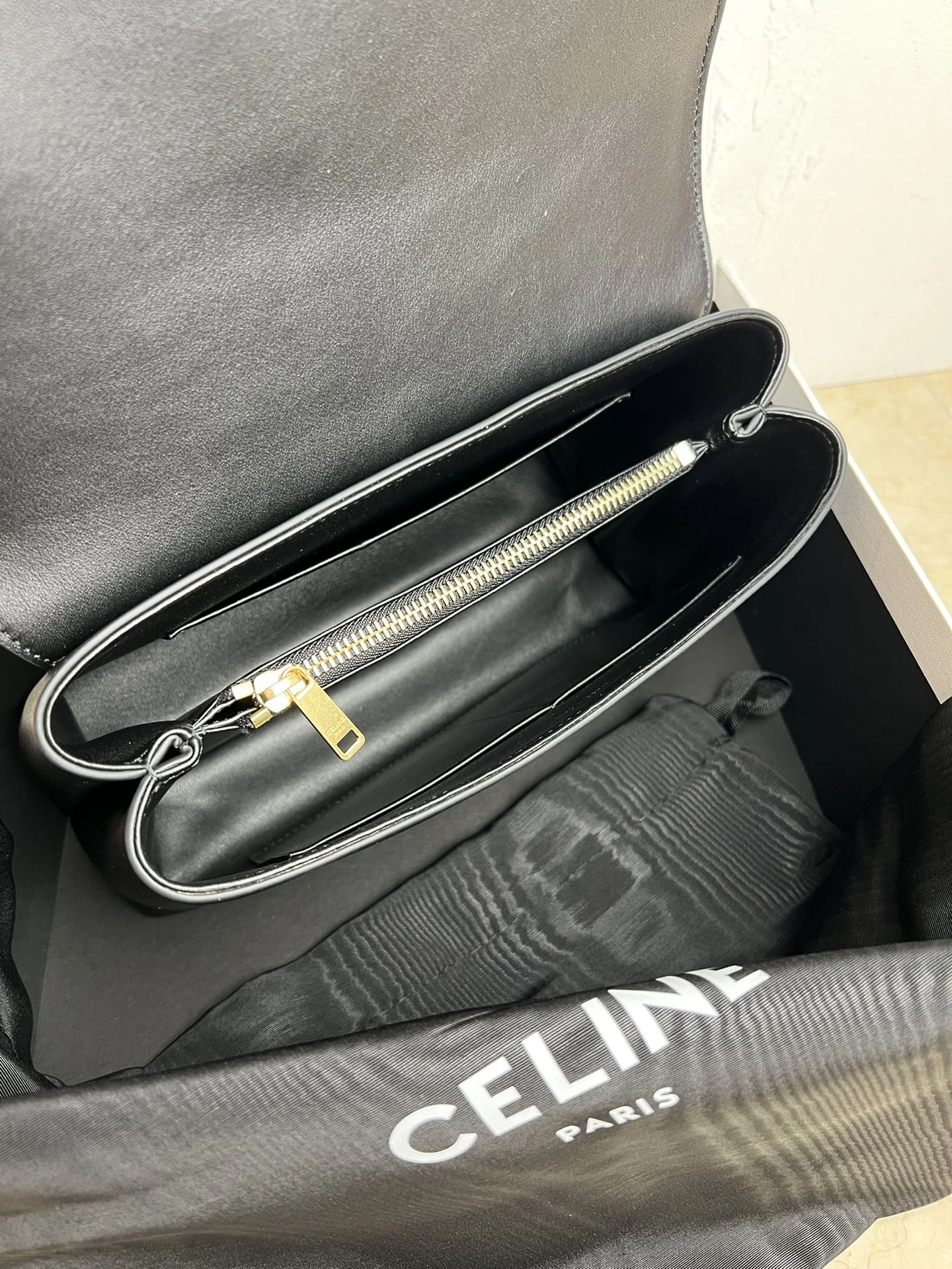 Unisex Celine Top Handle Bags 73707